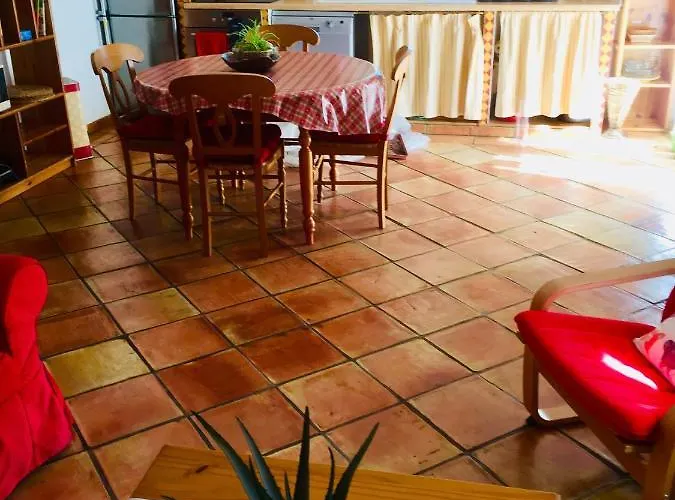 Rez De Jardin De Chalet Bois , Calme Et Verdure !